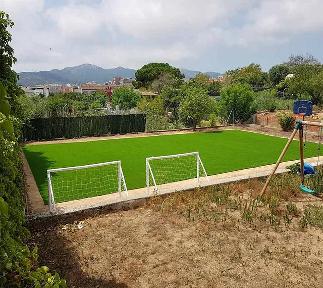 Arbotrep Jardinería Integral cancha con jardín